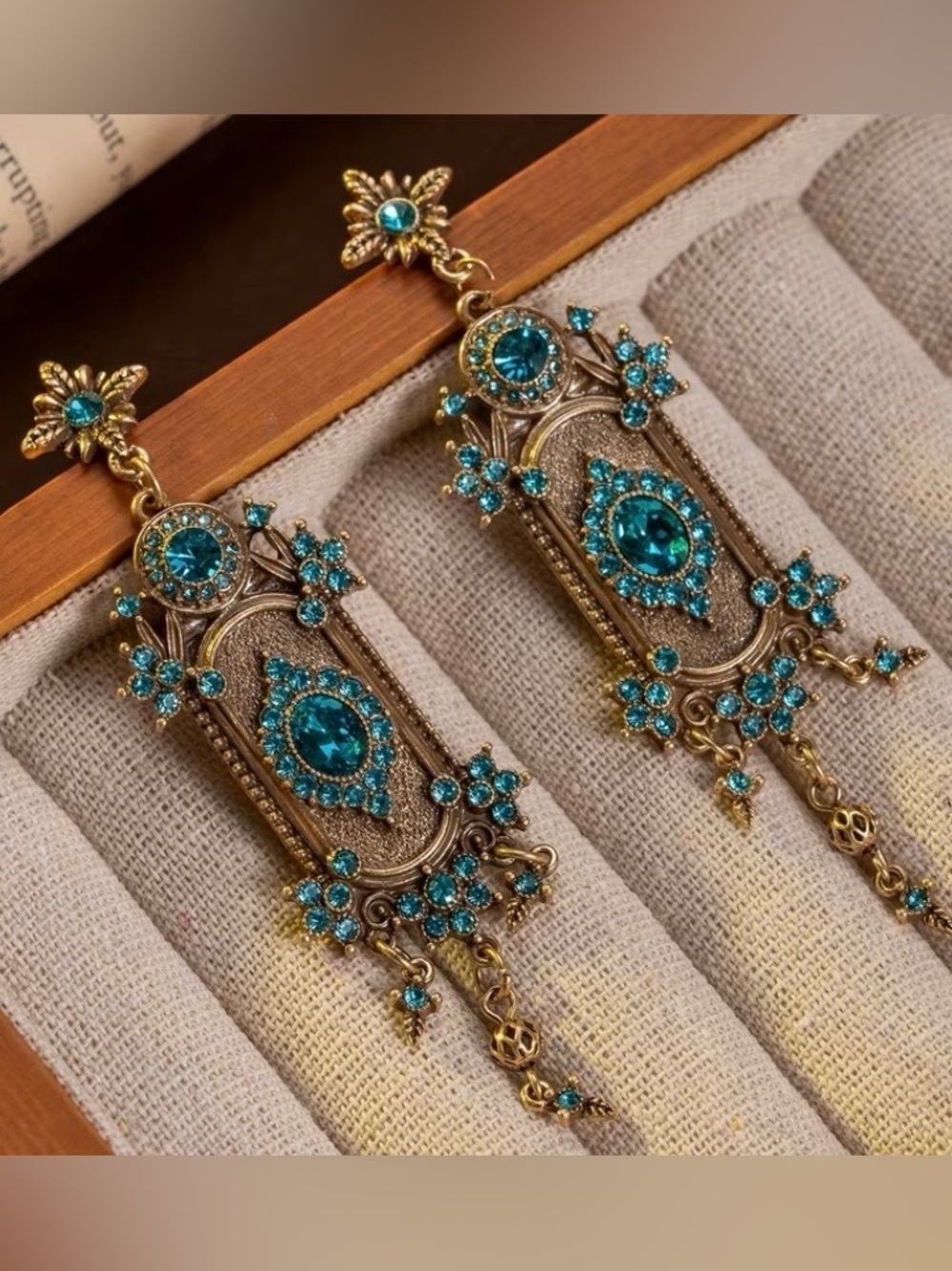 NEW! Luxury Turquoise Crystal Antique Style Drop Earrings. A1-26